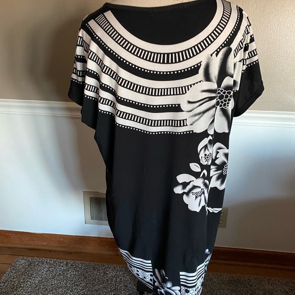 Black and white tunic - Picture 3 of 3